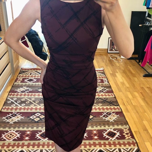 *NWT* Ruched Sleeveless Abstract Print Burgundy Dress - Made in Canada - XXS - Picture 13 of 16